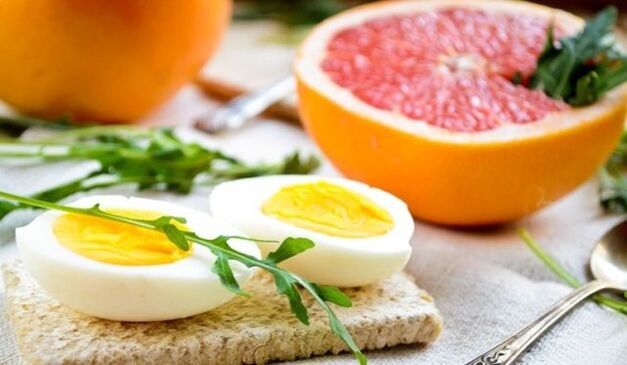 Grapefruit und Ei für die Maggi-Diät